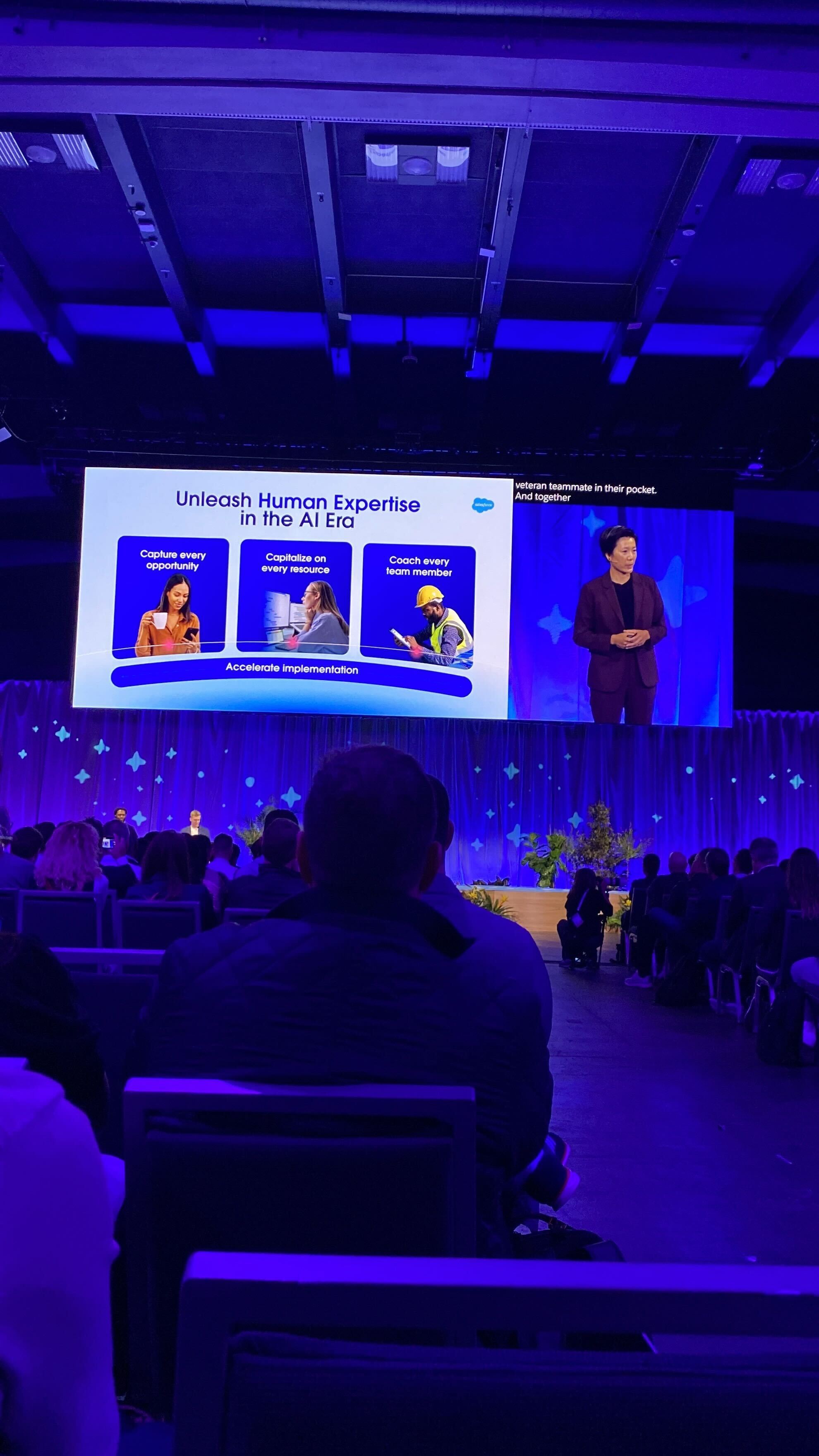 Dreamforce 2026 Field Service Keynote メインスライド Unleash Human Expertise in the AI Era